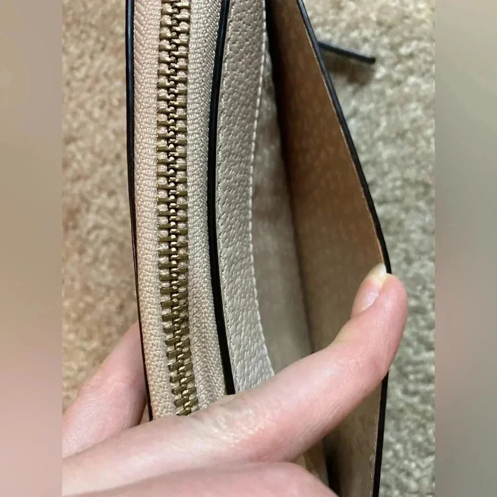 Like New Kate Spade Bay Street Pebbled Leather Zip Around Wallet